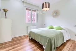 Preciosa Vivienda Luminosa De 2 Dormitorios y 2 Baños Con Balcón y Ascensor Cota 0 en Zona Centro