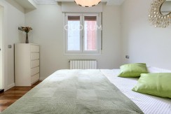 Preciosa Vivienda Luminosa De 2 Dormitorios y 2 Baños Con Balcón y Ascensor Cota 0 en Zona Centro