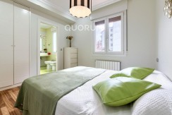 Preciosa Vivienda Luminosa De 2 Dormitorios y 2 Baños Con Balcón y Ascensor Cota 0 en Zona Centro