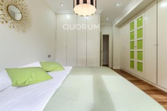 Preciosa Vivienda Luminosa De 2 Dormitorios y 2 Baños Con Balcón y Ascensor Cota 0 en Zona Centro