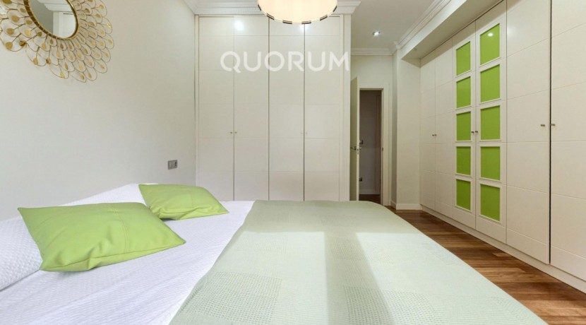 Preciosa Vivienda Luminosa De 2 Dormitorios y 2 Baños Con Balcón y Ascensor Cota 0 en Zona Centro