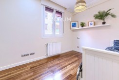Preciosa Vivienda Luminosa De 2 Dormitorios y 2 Baños Con Balcón y Ascensor Cota 0 en Zona Centro