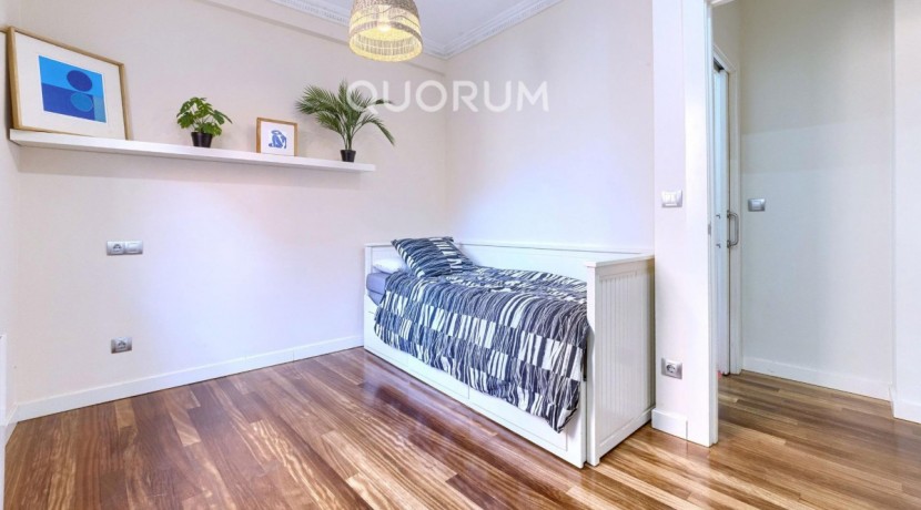 Preciosa Vivienda Luminosa De 2 Dormitorios y 2 Baños Con Balcón y Ascensor Cota 0 en Zona Centro