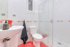 Preciosa Vivienda Luminosa De 2 Dormitorios y 2 Baños Con Balcón y Ascensor Cota 0 en Zona Centro