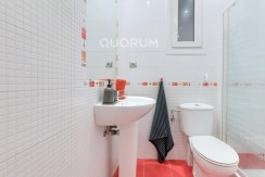 Preciosa Vivienda Luminosa De 2 Dormitorios y 2 Baños Con Balcón y Ascensor Cota 0 en Zona Centro