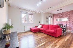 Preciosa Vivienda Luminosa De 2 Dormitorios y 2 Baños Con Balcón y Ascensor Cota 0 en Zona Centro