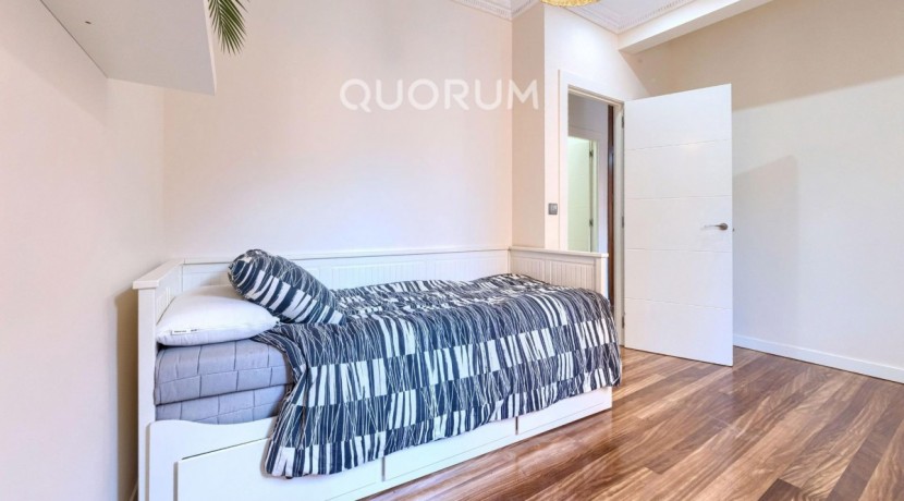 Preciosa Vivienda Luminosa De 2 Dormitorios y 2 Baños Con Balcón y Ascensor Cota 0 en Zona Centro