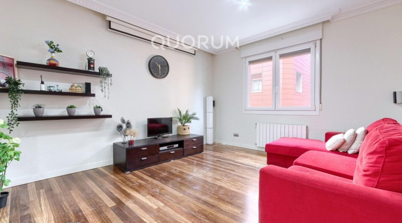 Preciosa Vivienda Luminosa De 2 Dormitorios y 2 Baños Con Balcón y Ascensor Cota 0 en Zona Centro