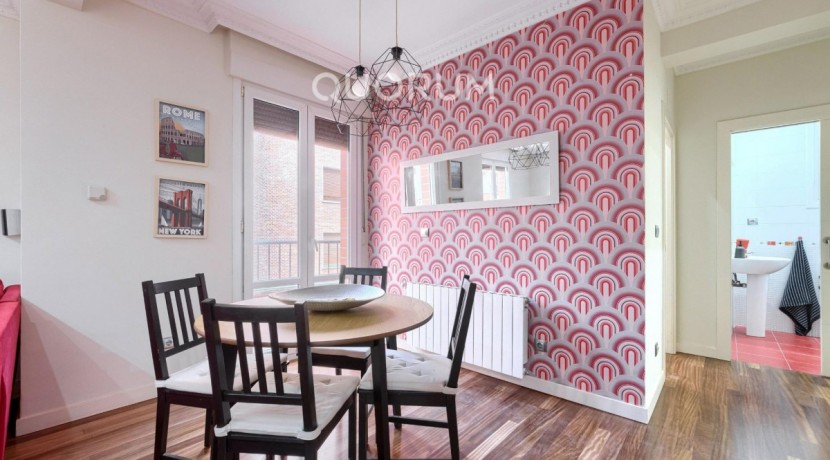 Preciosa Vivienda Luminosa De 2 Dormitorios y 2 Baños Con Balcón y Ascensor Cota 0 en Zona Centro