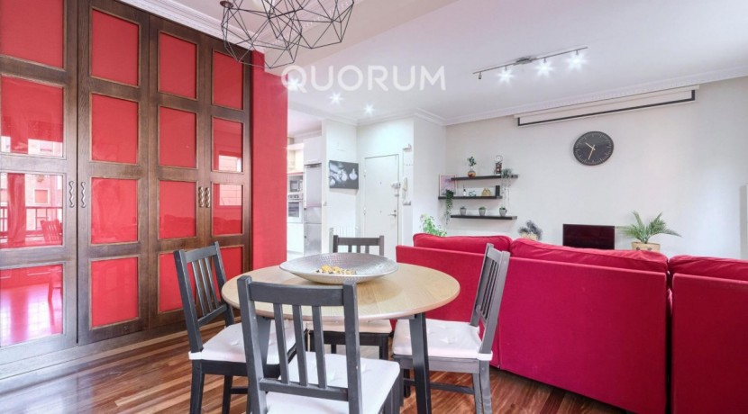 Preciosa Vivienda Luminosa De 2 Dormitorios y 2 Baños Con Balcón y Ascensor Cota 0 en Zona Centro