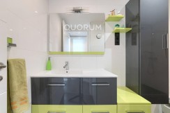 Preciosa y Amplia Vivienda Tasada Municipal A Dos Alturas De 3 Dorm. y 2 Baños En Zona Cartonajes-Ariz