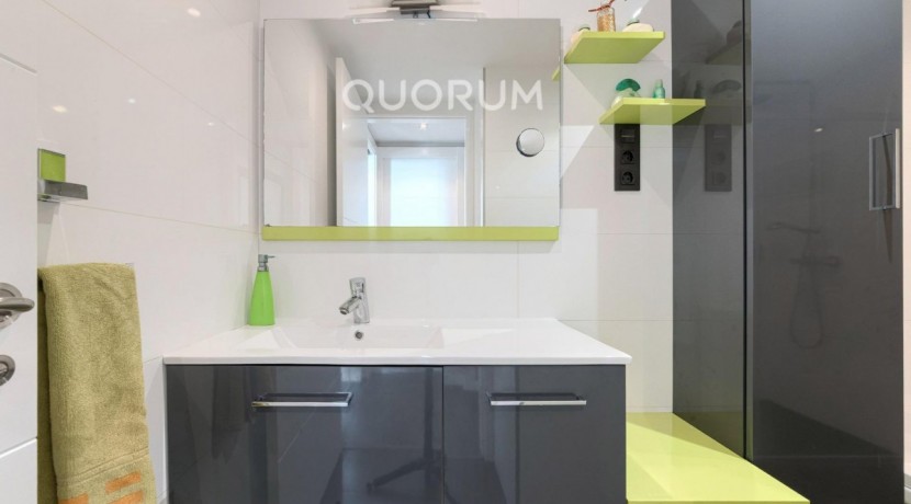 Preciosa y Amplia Vivienda Tasada Municipal A Dos Alturas De 3 Dorm. y 2 Baños En Zona Cartonajes-Ariz