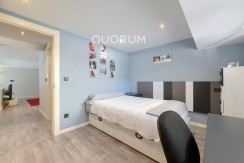 Preciosa y Amplia Vivienda Tasada Municipal A Dos Alturas De 3 Dorm. y 2 Baños En Zona Cartonajes-Ariz