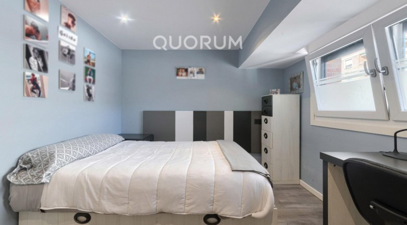Preciosa y Amplia Vivienda Tasada Municipal A Dos Alturas De 3 Dorm. y 2 Baños En Zona Cartonajes-Ariz