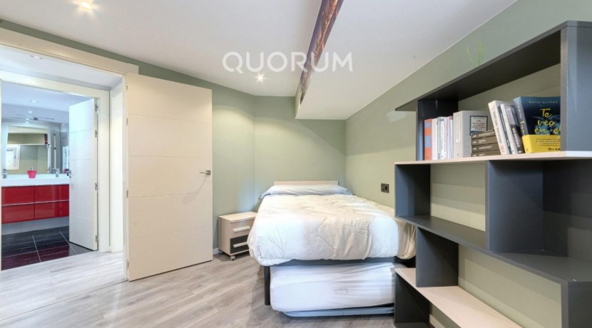 Preciosa y Amplia Vivienda Tasada Municipal A Dos Alturas De 3 Dorm. y 2 Baños En Zona Cartonajes-Ariz