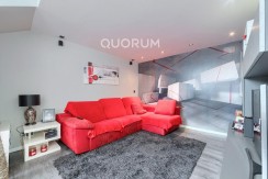 Preciosa y Amplia Vivienda Tasada Municipal A Dos Alturas De 3 Dorm. y 2 Baños En Zona Cartonajes-Ariz