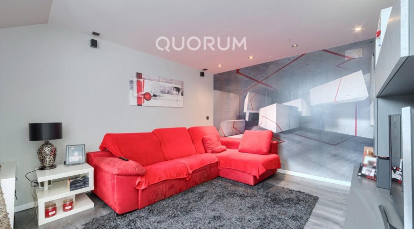 Preciosa y Amplia Vivienda Tasada Municipal A Dos Alturas De 3 Dorm. y 2 Baños En Zona Cartonajes-Ariz