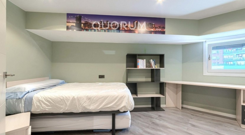 Preciosa y Amplia Vivienda Tasada Municipal A Dos Alturas De 3 Dorm. y 2 Baños En Zona Cartonajes-Ariz