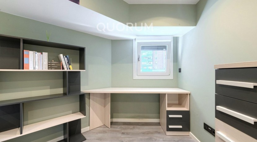 Preciosa y Amplia Vivienda Tasada Municipal A Dos Alturas De 3 Dorm. y 2 Baños En Zona Cartonajes-Ariz
