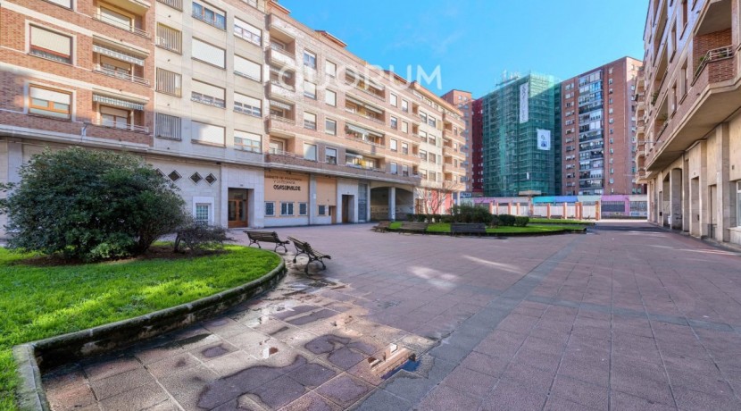 Preciosa y Amplia Vivienda Tasada Municipal A Dos Alturas De 3 Dorm. y 2 Baños En Zona Cartonajes-Ariz