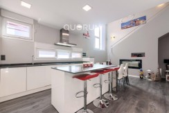 Preciosa y Amplia Vivienda Tasada Municipal A Dos Alturas De 3 Dorm. y 2 Baños En Zona Cartonajes-Ariz
