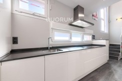 Preciosa y Amplia Vivienda Tasada Municipal A Dos Alturas De 3 Dorm. y 2 Baños En Zona Cartonajes-Ariz