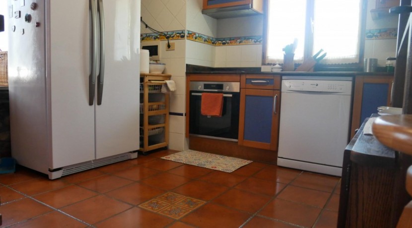 Precioso Adosado De 3 Dormitorios y 2 baños Con Txoko y Terreno En Arrankudiaga