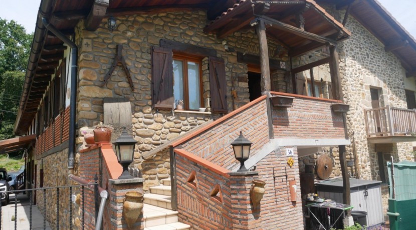 Precioso Adosado De 3 Dormitorios y 2 baños Con Txoko y Terreno En Arrankudiaga