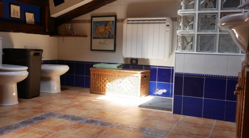Precioso Adosado De 3 Dormitorios y 2 baños Con Txoko y Terreno En Arrankudiaga