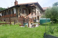 Precioso Adosado De 3 Dormitorios y 2 baños Con Txoko y Terreno En Arrankudiaga