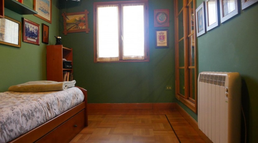 Precioso Adosado De 3 Dormitorios y 2 baños Con Txoko y Terreno En Arrankudiaga