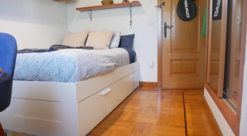 Precioso Adosado De 3 Dormitorios y 2 baños Con Txoko y Terreno En Arrankudiaga