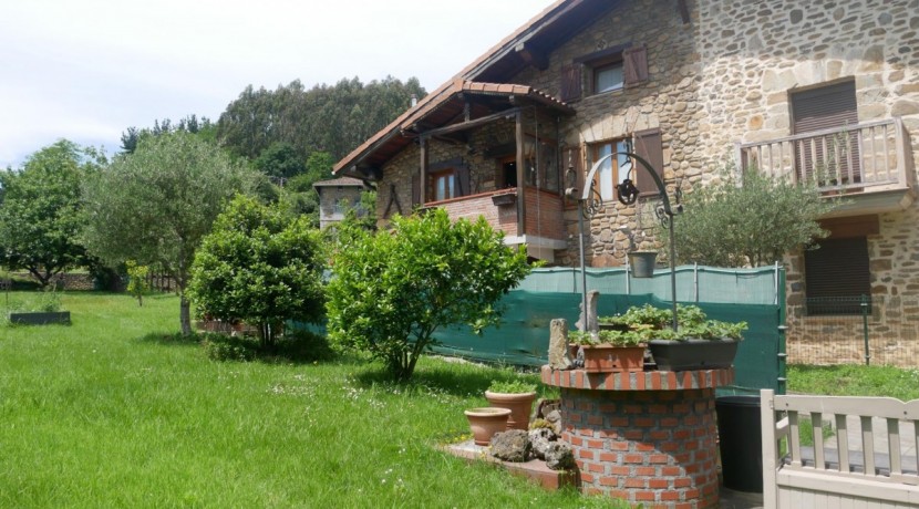 Precioso Adosado De 3 Dormitorios y 2 baños Con Txoko y Terreno En Arrankudiaga
