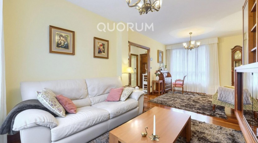 Precioso Adosado De 4 Dorm. y 4 Baños Con Amplia Terraza, Txoko y Garaje En Zona San Miguel