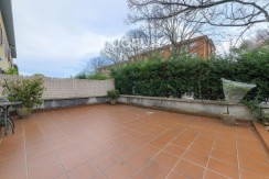 Precioso Adosado De 4 Dorm. y 4 Baños Con Amplia Terraza, Txoko y Garaje En Zona San Miguel