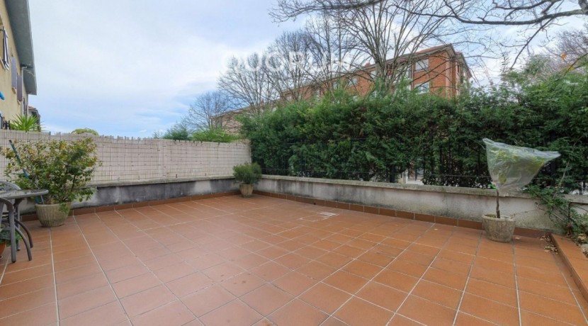 Precioso Adosado De 4 Dorm. y 4 Baños Con Amplia Terraza, Txoko y Garaje En Zona San Miguel