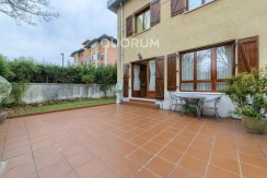 Precioso Adosado De 4 Dorm. y 4 Baños Con Amplia Terraza, Txoko y Garaje En Zona San Miguel