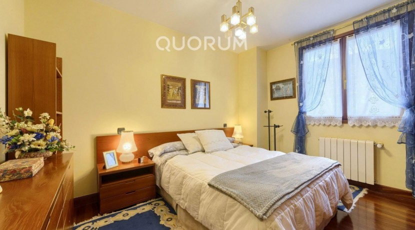Precioso Adosado De 4 Dorm. y 4 Baños Con Amplia Terraza, Txoko y Garaje En Zona San Miguel