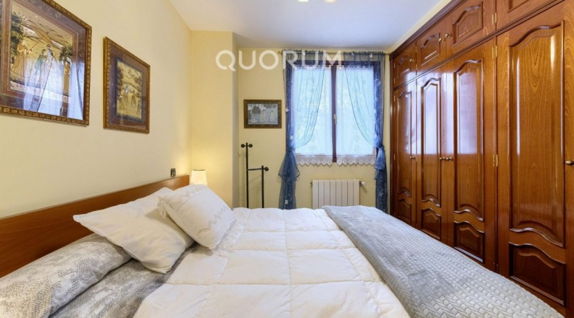 Precioso Adosado De 4 Dorm. y 4 Baños Con Amplia Terraza, Txoko y Garaje En Zona San Miguel