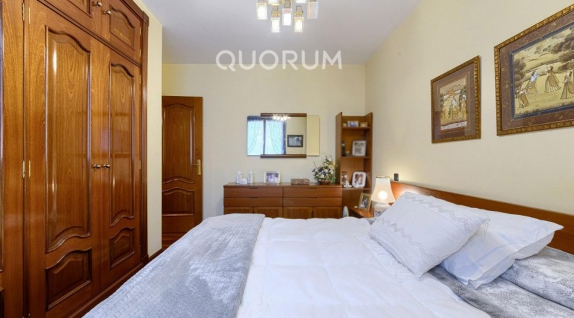 Precioso Adosado De 4 Dorm. y 4 Baños Con Amplia Terraza, Txoko y Garaje En Zona San Miguel