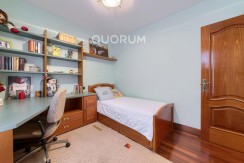 Precioso Adosado De 4 Dorm. y 4 Baños Con Amplia Terraza, Txoko y Garaje En Zona San Miguel