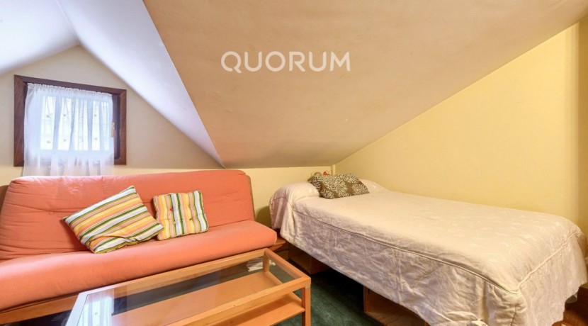 Precioso Adosado De 4 Dorm. y 4 Baños Con Amplia Terraza, Txoko y Garaje En Zona San Miguel