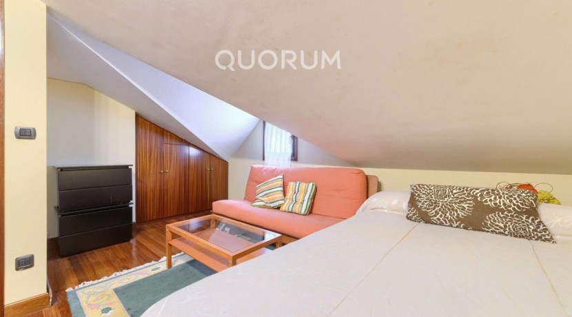 Precioso Adosado De 4 Dorm. y 4 Baños Con Amplia Terraza, Txoko y Garaje En Zona San Miguel