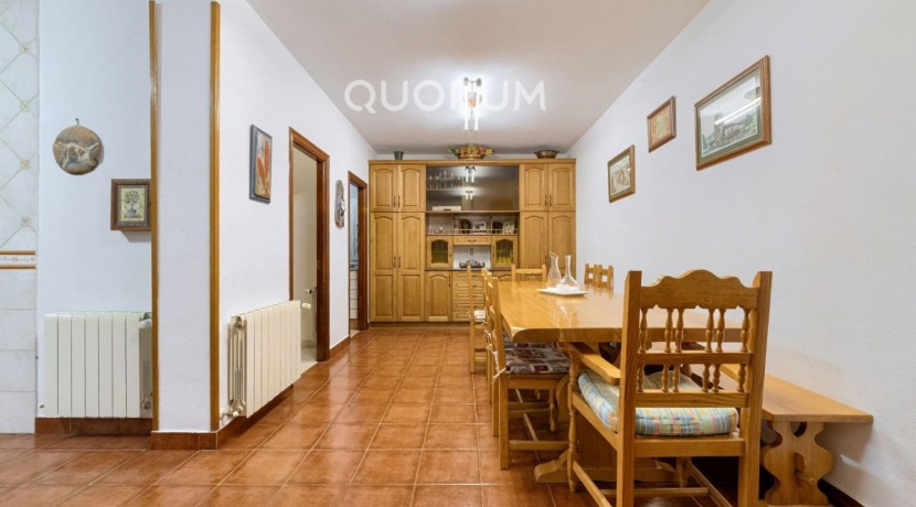 Precioso Adosado De 4 Dorm. y 4 Baños Con Amplia Terraza, Txoko y Garaje En Zona San Miguel