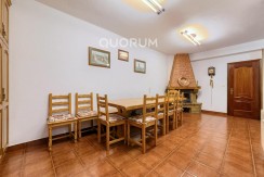 Precioso Adosado De 4 Dorm. y 4 Baños Con Amplia Terraza, Txoko y Garaje En Zona San Miguel