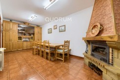Precioso Adosado De 4 Dorm. y 4 Baños Con Amplia Terraza, Txoko y Garaje En Zona San Miguel