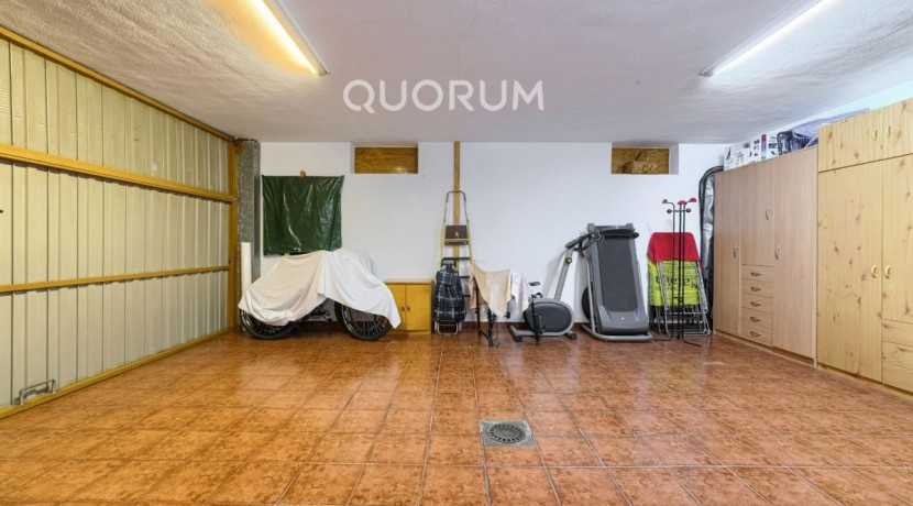 Precioso Adosado De 4 Dorm. y 4 Baños Con Amplia Terraza, Txoko y Garaje En Zona San Miguel