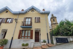 Precioso Adosado De 4 Dorm. y 4 Baños Con Amplia Terraza, Txoko y Garaje En Zona San Miguel