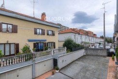 Precioso Adosado De 4 Dorm. y 4 Baños Con Amplia Terraza, Txoko y Garaje En Zona San Miguel