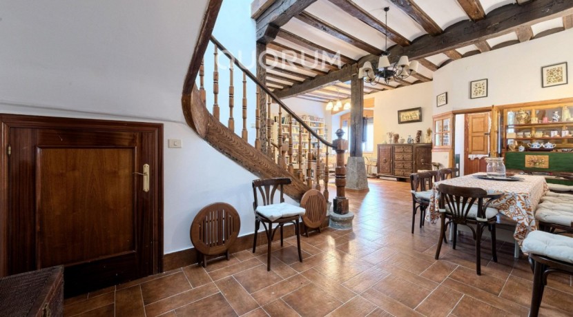 Precioso Caserón de Piedra De 4 Dormitorios y 3 Baños En Zona Privilegiada de Arrankudiaga